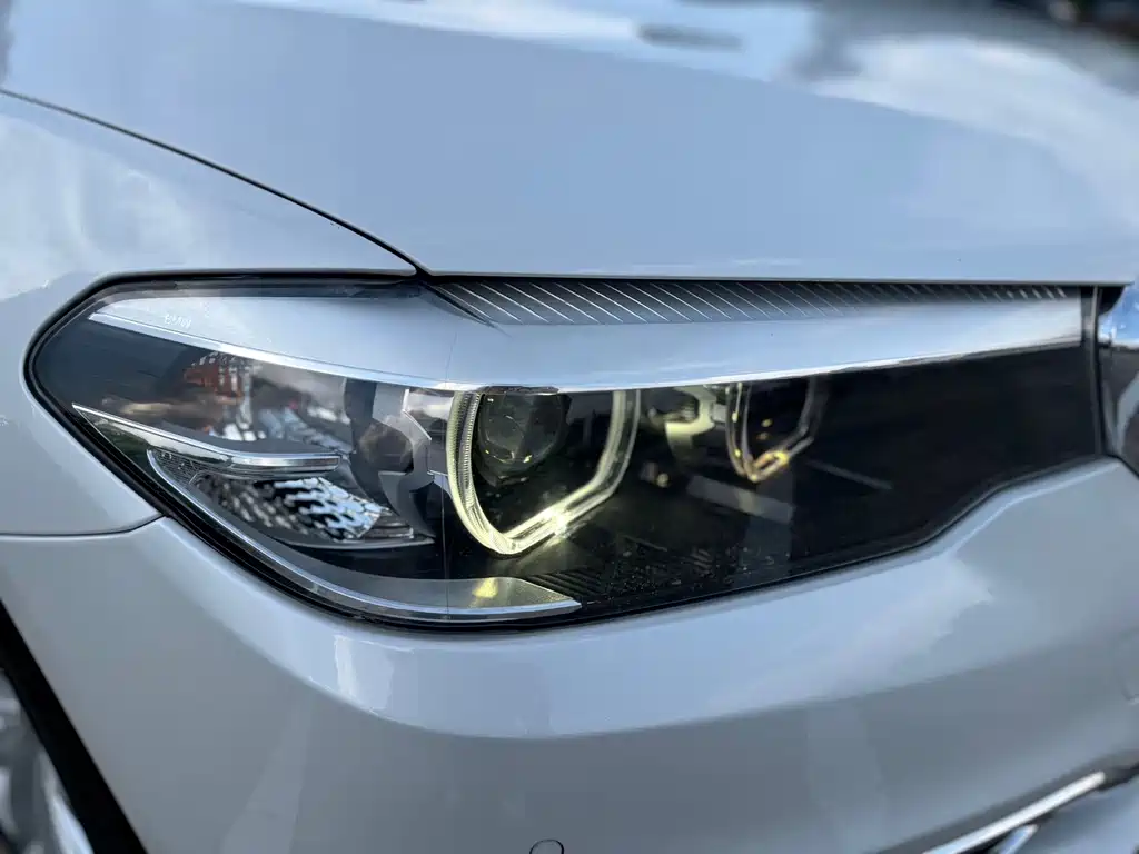 BMW 5 Series — миниатюра 10