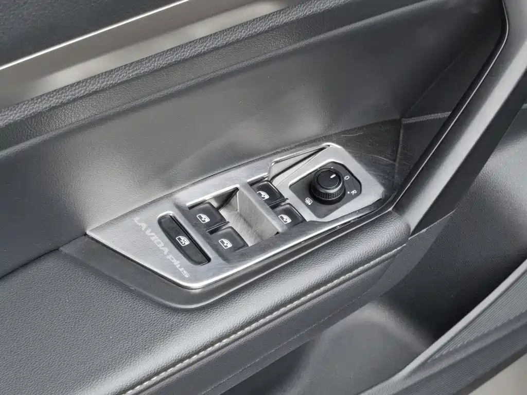 Volkswagen Lavida — миниатюра 9