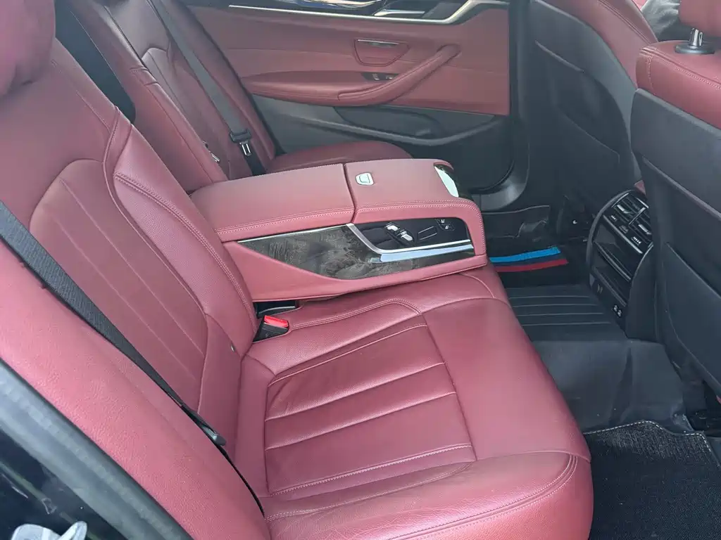 BMW 5 Series — миниатюра 18