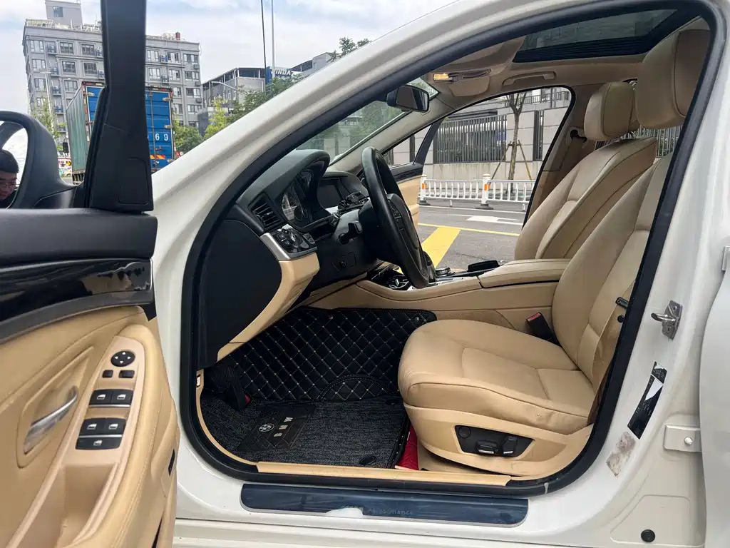 BMW 5 Series — миниатюра 14