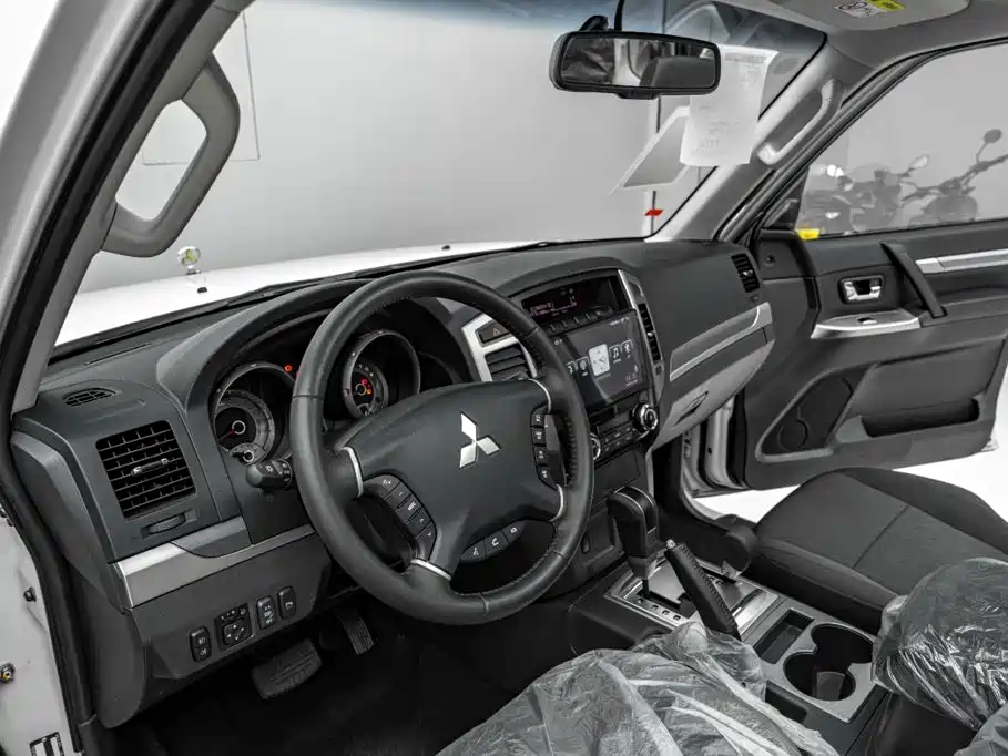 Mitsubishi Pajero (Import) — миниатюра 15