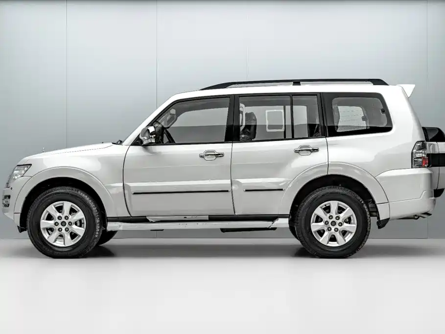 Mitsubishi Pajero (Import) — миниатюра 4