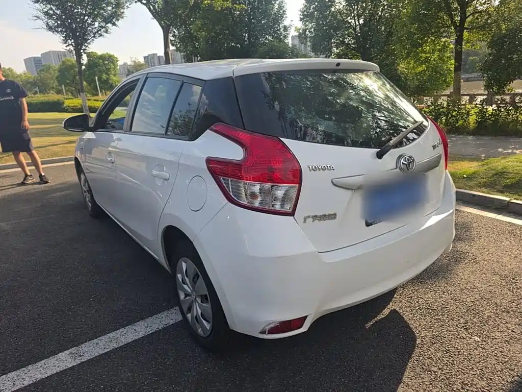 Toyota Yaris L — миниатюра 5
