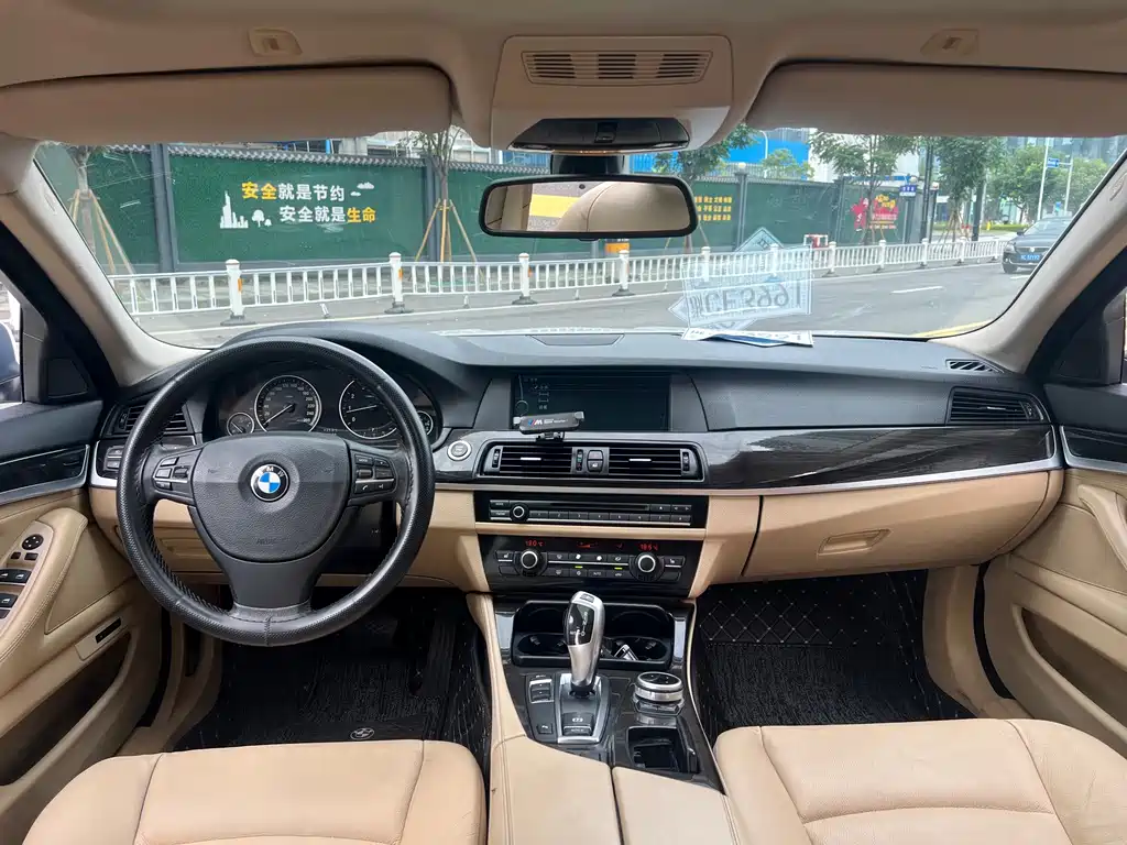 BMW 5 Series — миниатюра 11