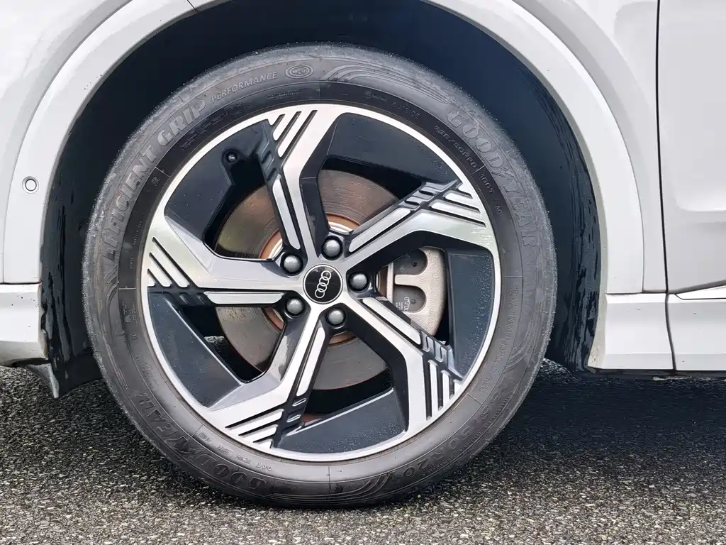 Audi Q4 e-tron — миниатюра 11