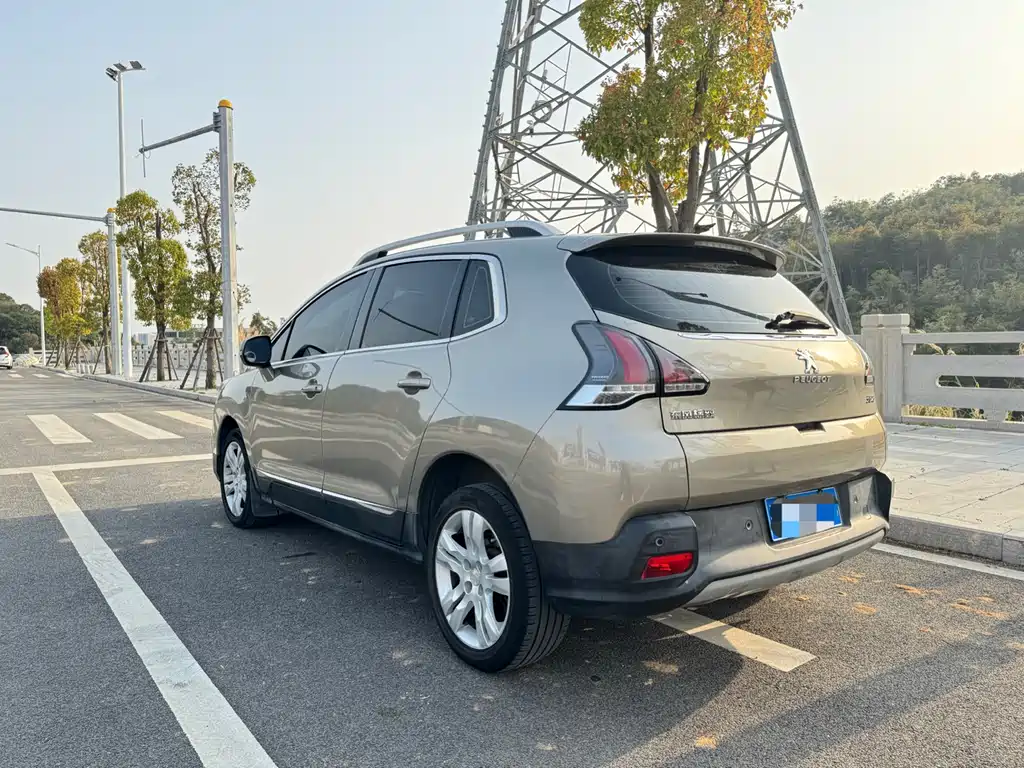 PEUGEOT 3008