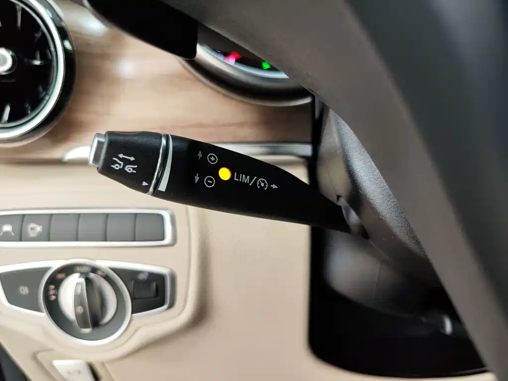 MERCEDES-BENZ V CLASS