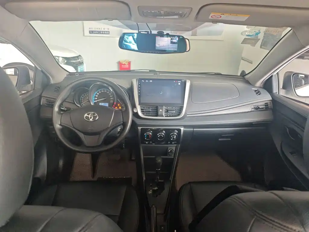 Toyota Yaris L — миниатюра 10