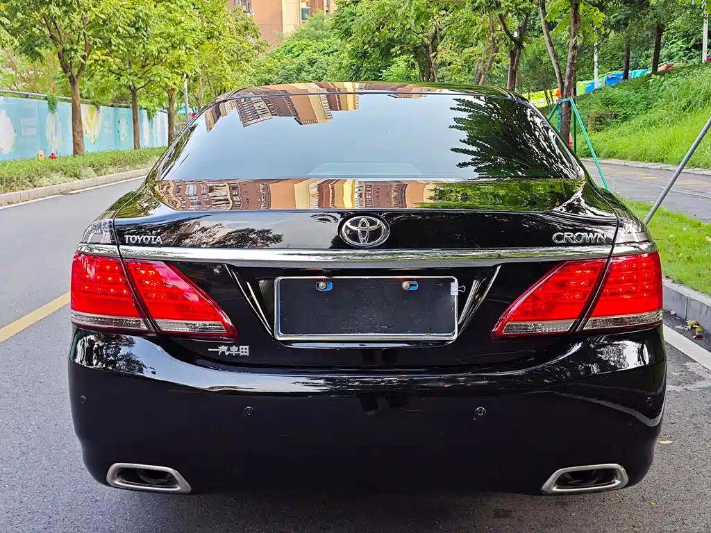 Toyota Crown — миниатюра 15