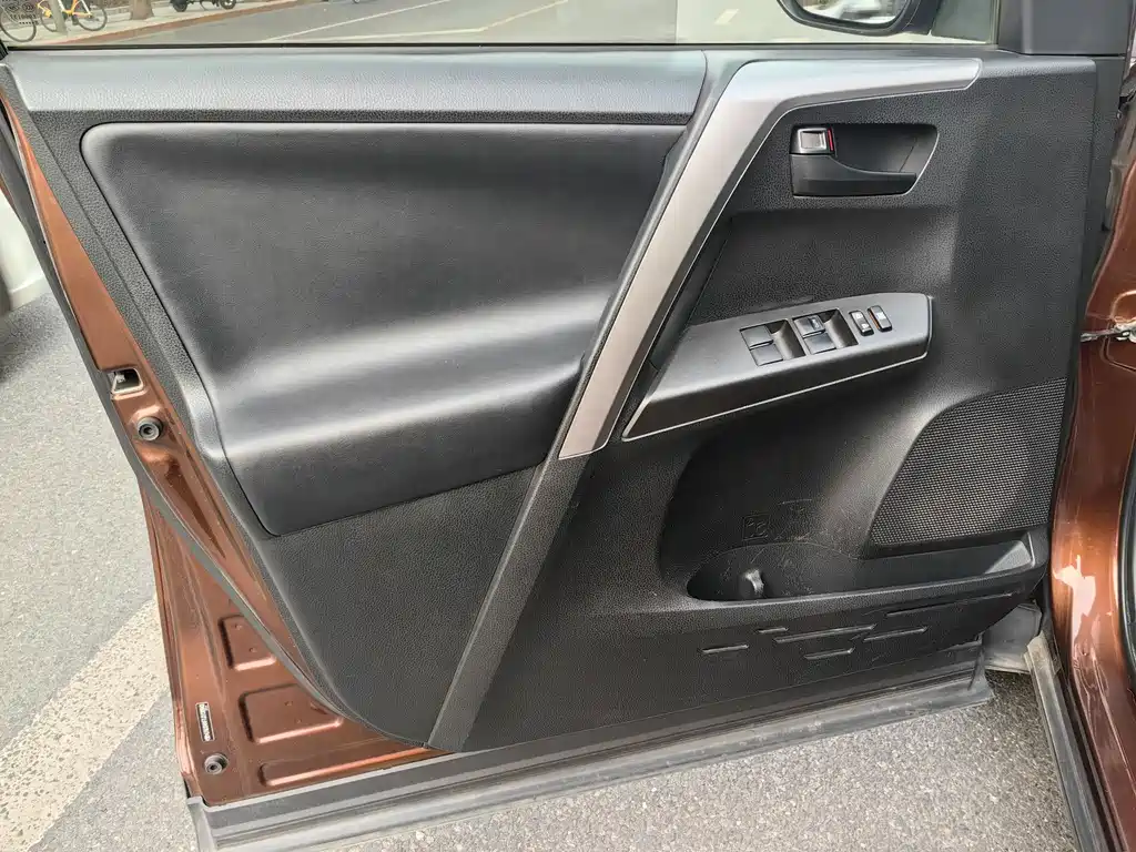 TOYOTA RAV4 RONGFANG