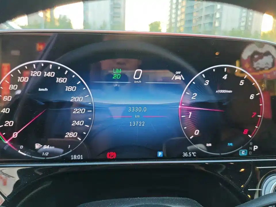 Mercedes-Benz E-Class — миниатюра 8