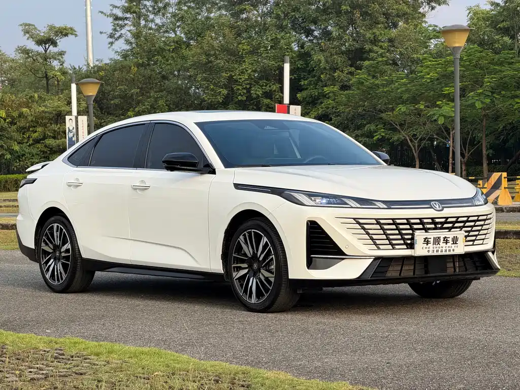 Changan Eado — миниатюра 3