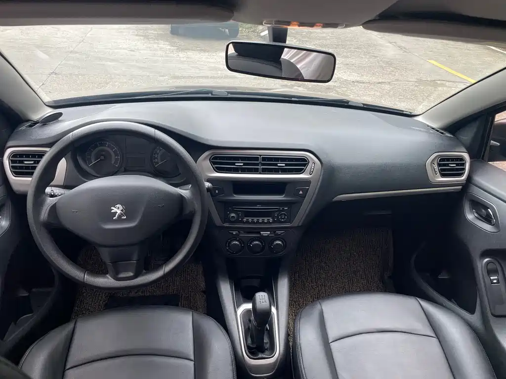 Peugeot 301 2014 1.6L MT Comfort
