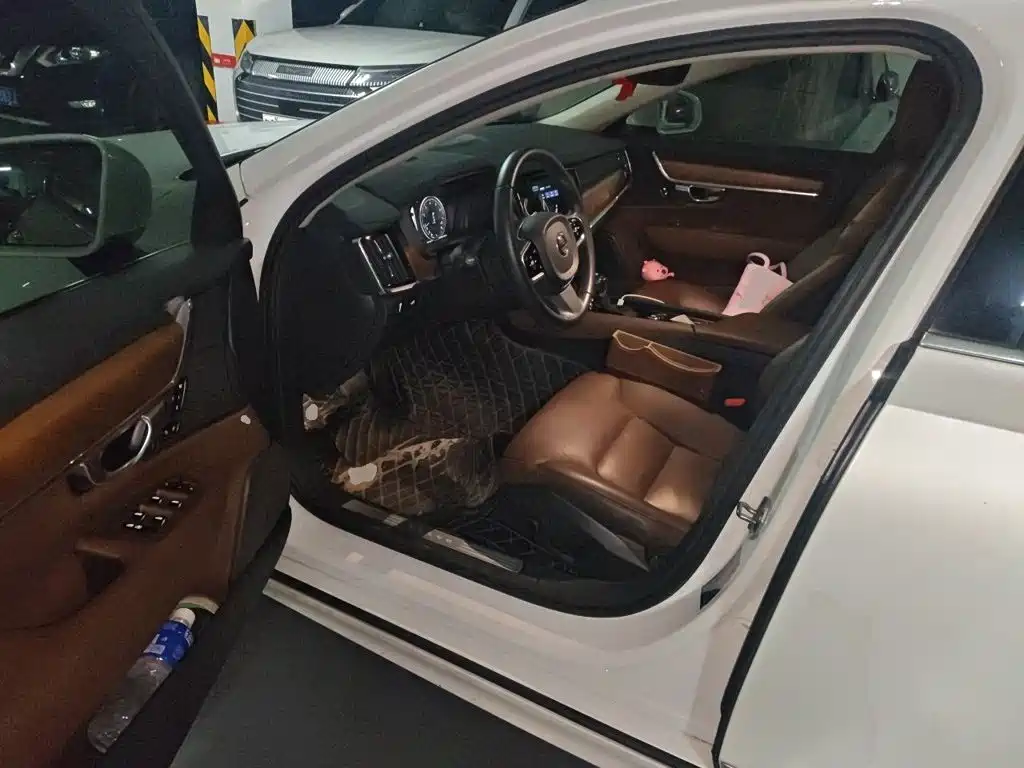 Volvo S90 — миниатюра 17