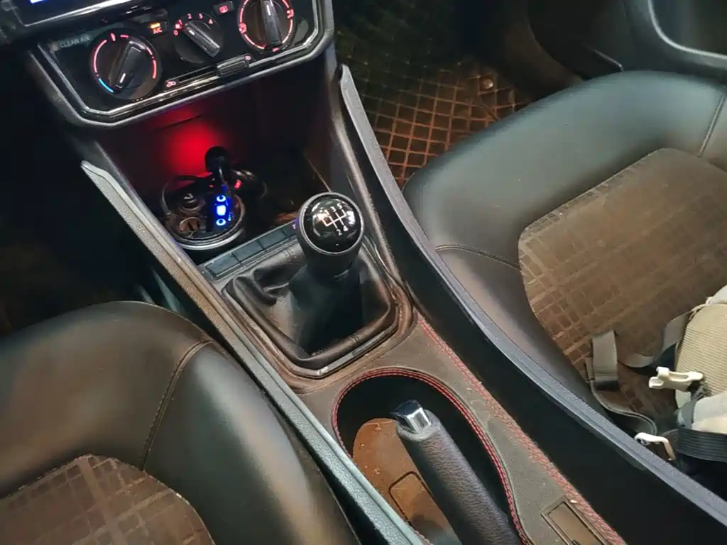Volkswagen Jetta — миниатюра 14