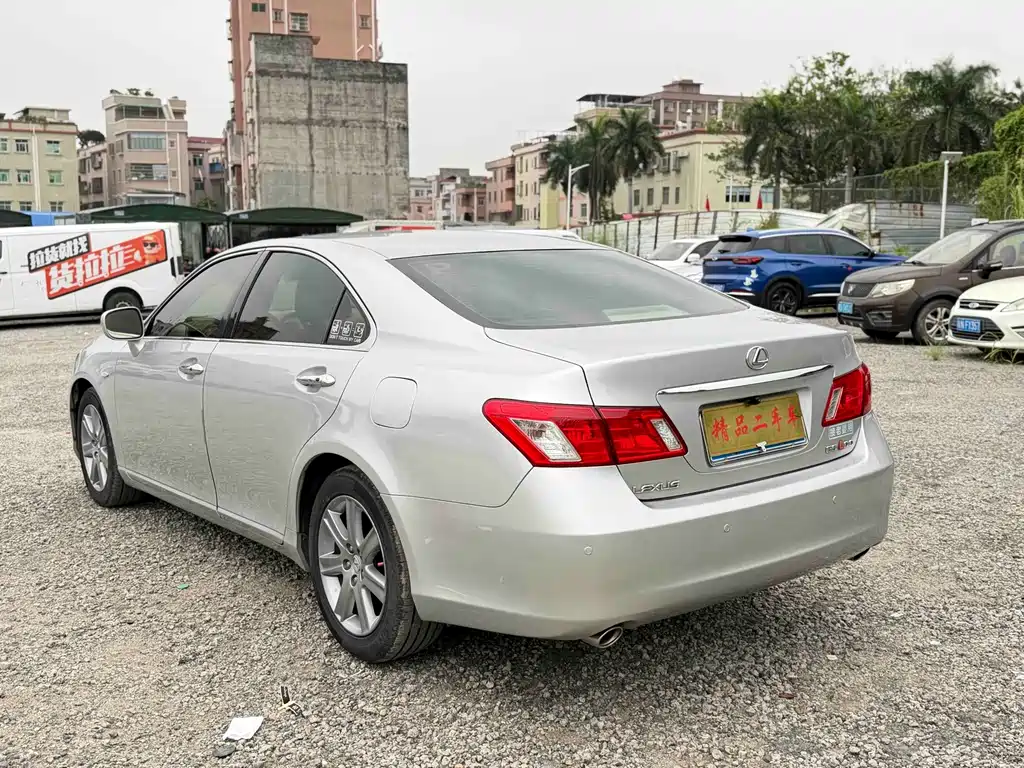 Lexus ES — миниатюра 7