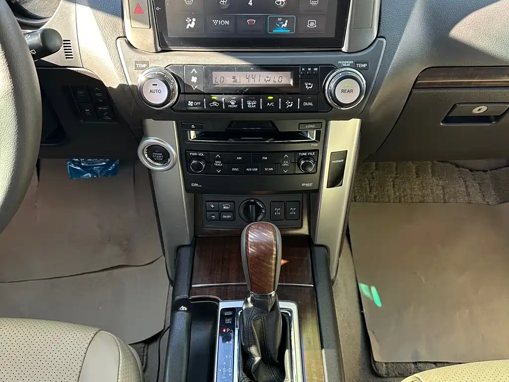 Toyota Land Cruiser Prado 2010 4.0L AT VX NAVI