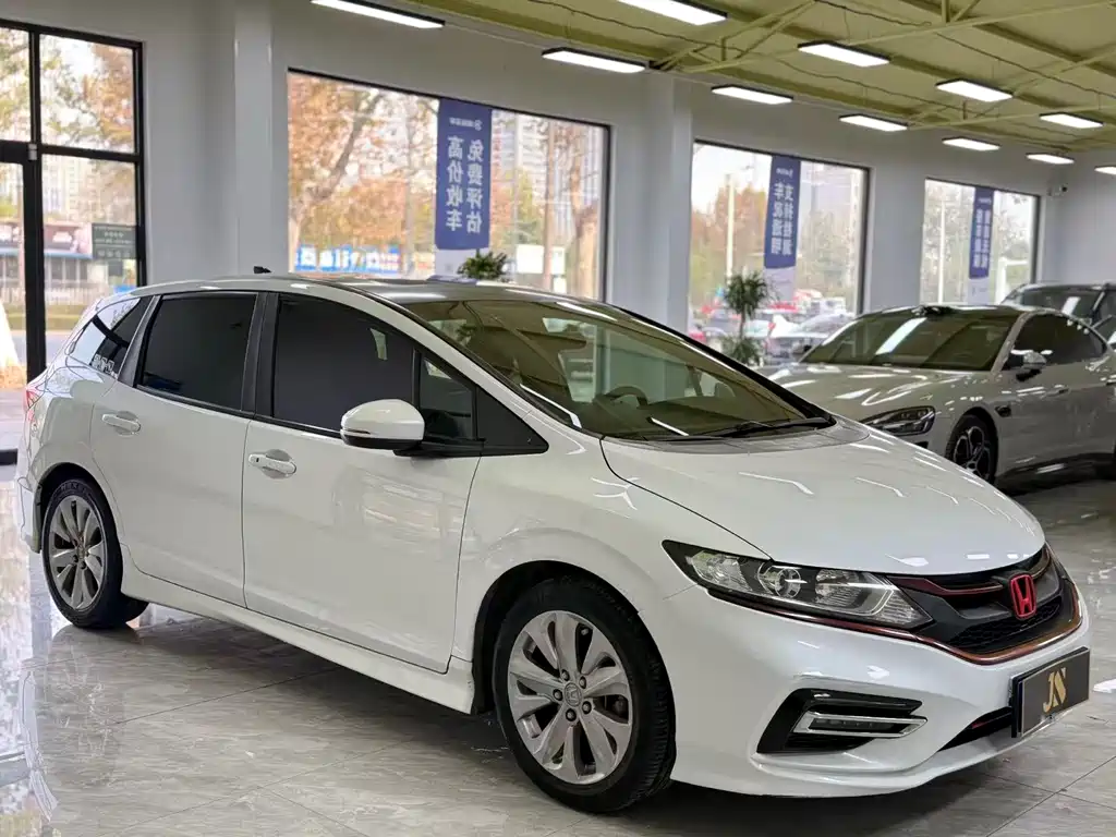 Honda Jade 2017 1.8L AT Comfort 5 мест