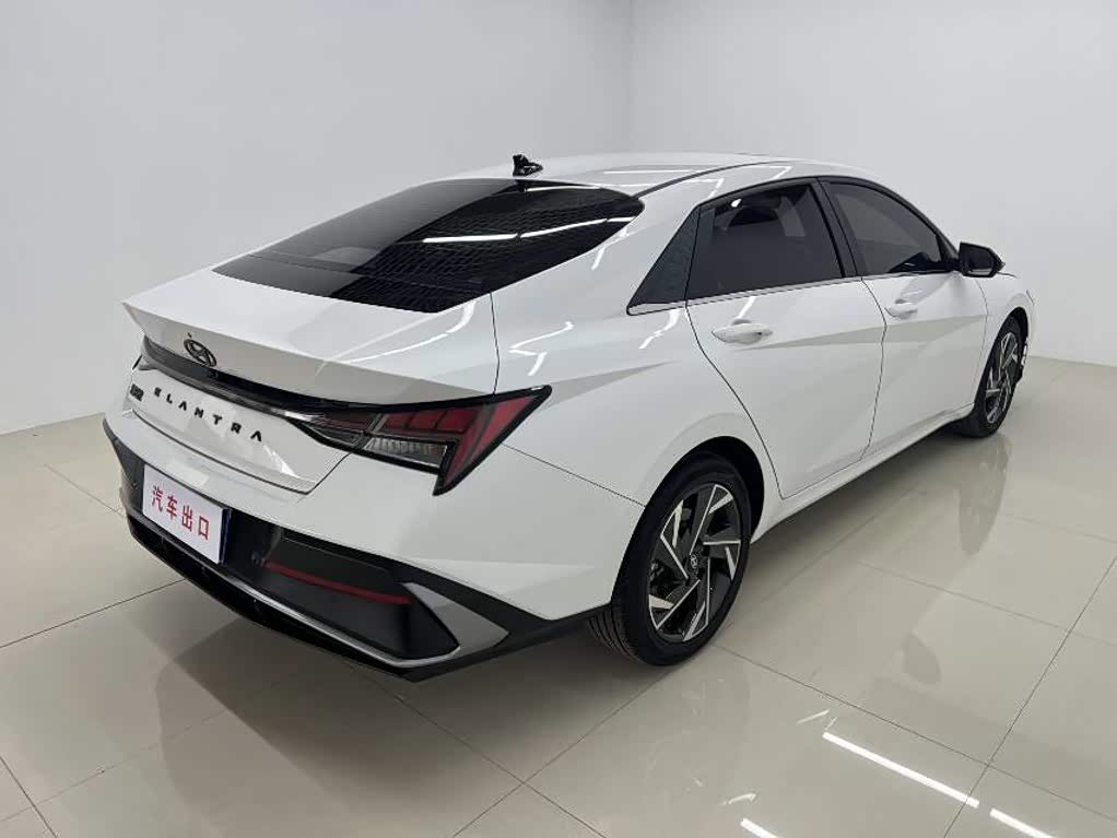 Hyundai Elantra 1.5 л 2024 г. Белый, пробег 21000 км