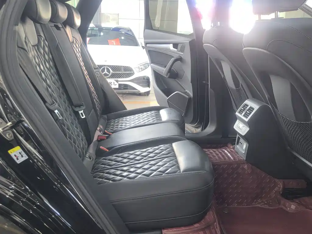 Audi Q5L Sportback — миниатюра 14