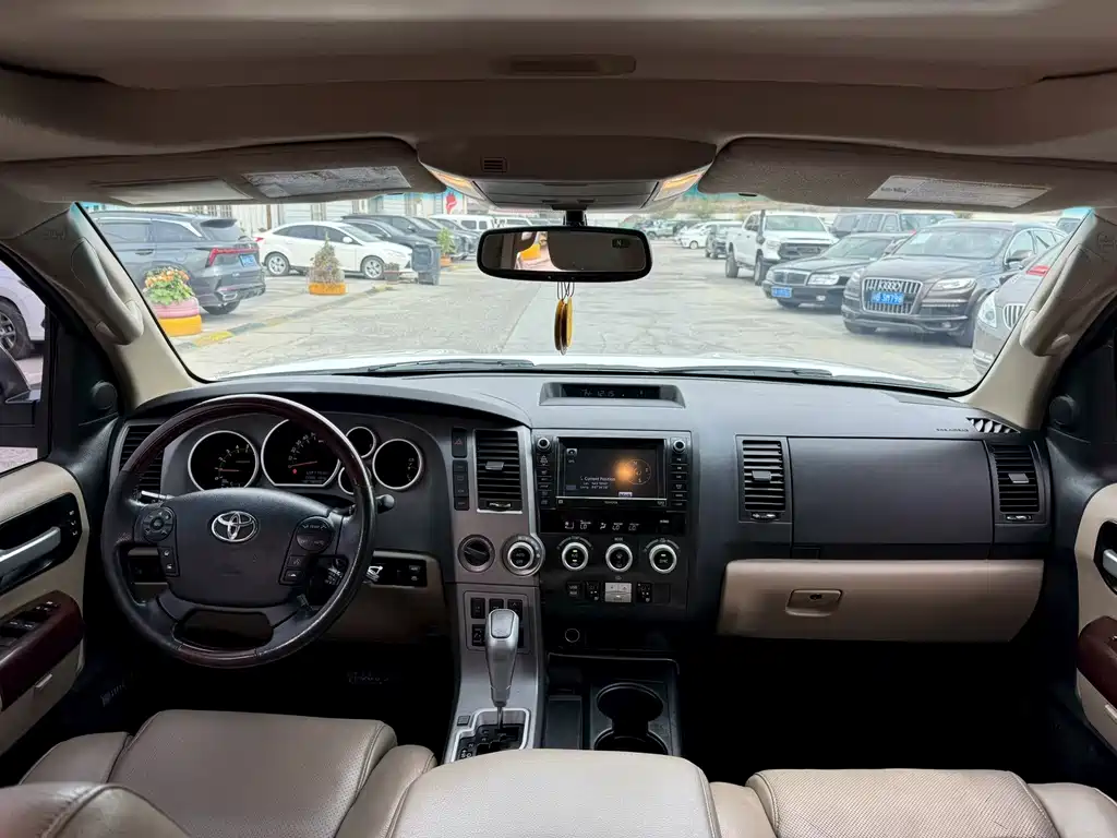 Toyota Sequoia — миниатюра 5