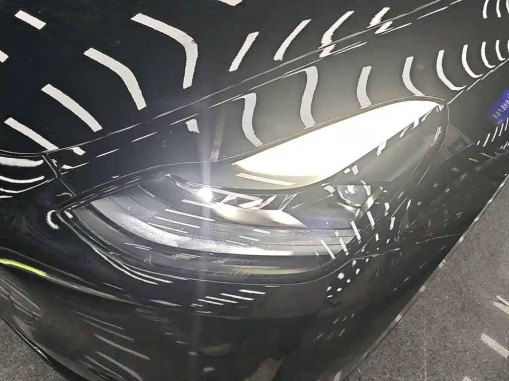 Tesla Model Y — миниатюра 24