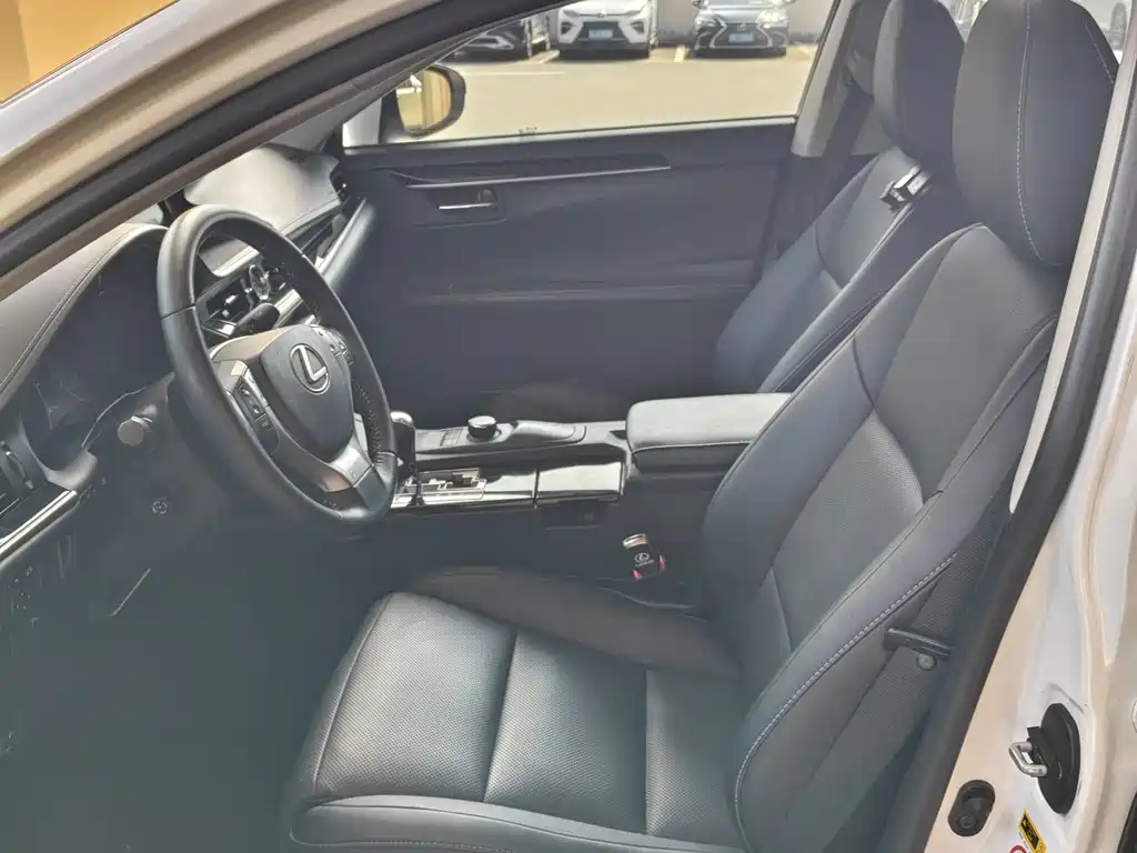 Lexus ES — миниатюра 4
