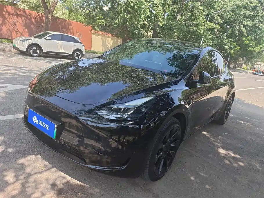 Tesla Model Y 2024