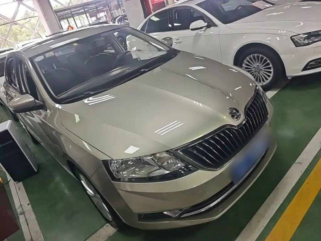 Skoda Rapid — миниатюра 4