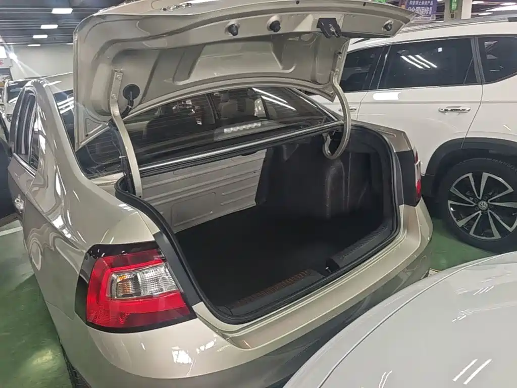 Skoda Rapid — миниатюра 19