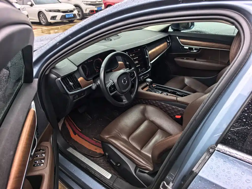 Volvo S90 — миниатюра 8