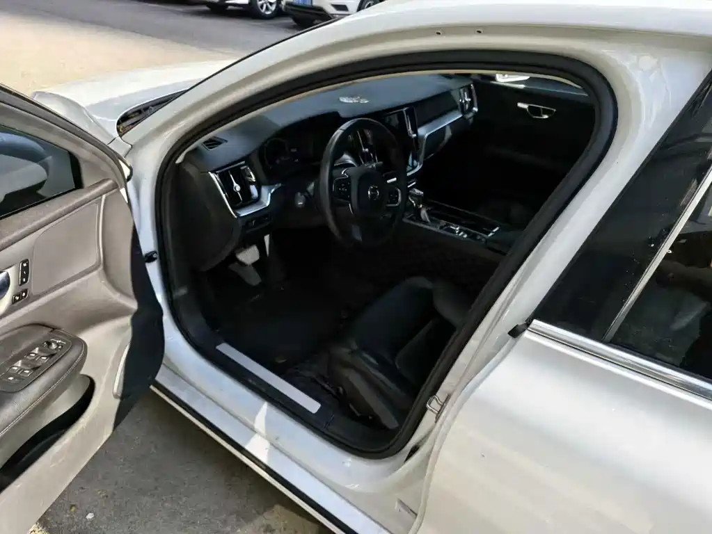 Volvo S60 — миниатюра 3