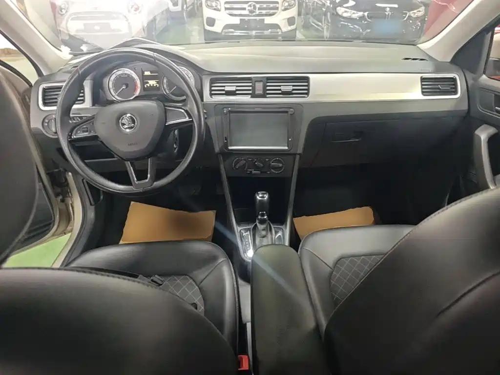 Skoda Rapid — миниатюра 10