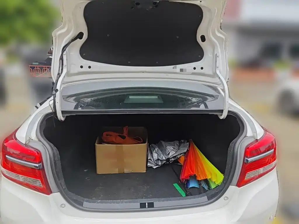 Toyota Yaris L — миниатюра 10