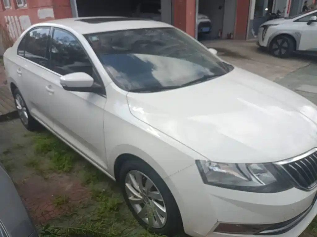 Skoda Rapid — миниатюра 4