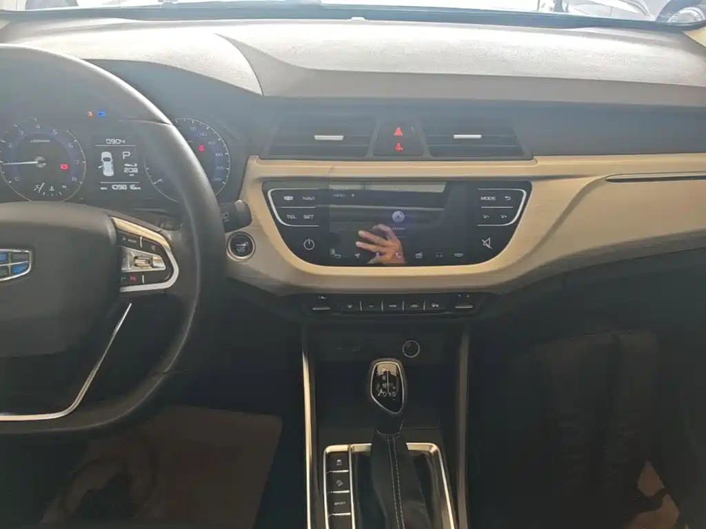 Geely Vision X3 — миниатюра 13