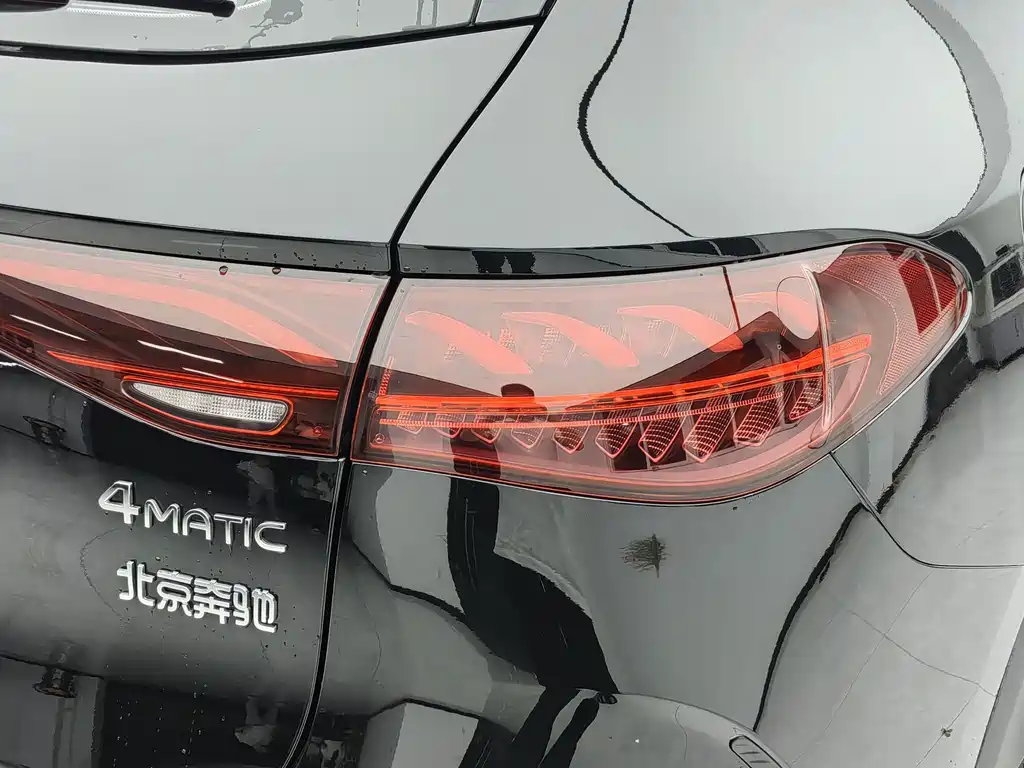 Mercedes-Benz EQE SUV — миниатюра 8