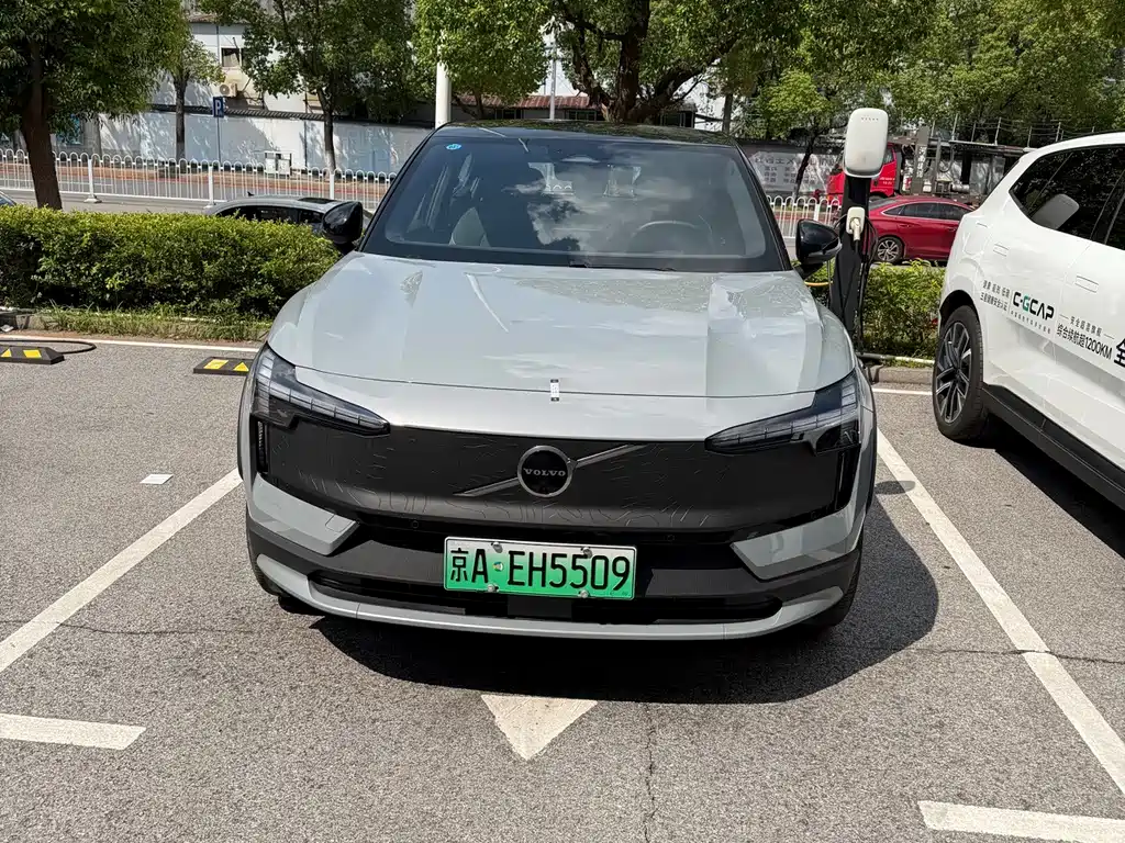 Volvo EX30 — миниатюра 2