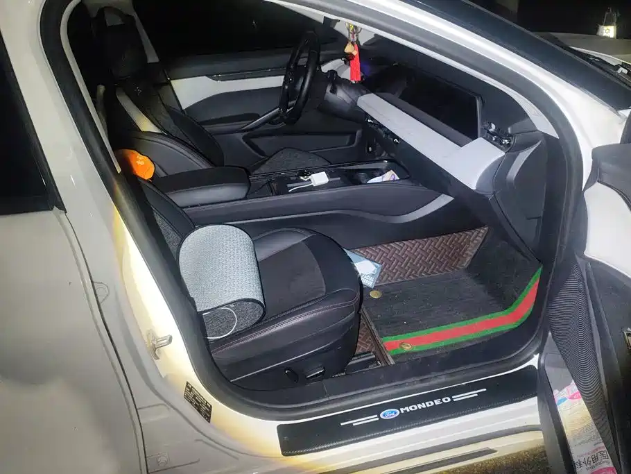 Ford Mondeo — миниатюра 8