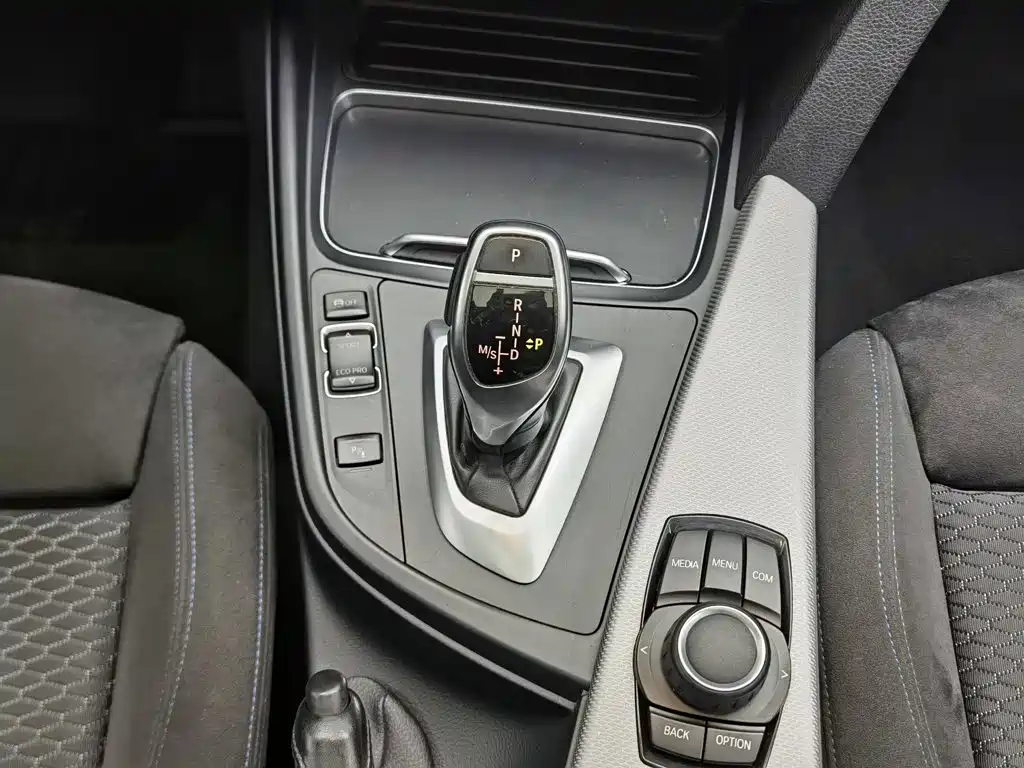 BMW 3 Series — миниатюра 13