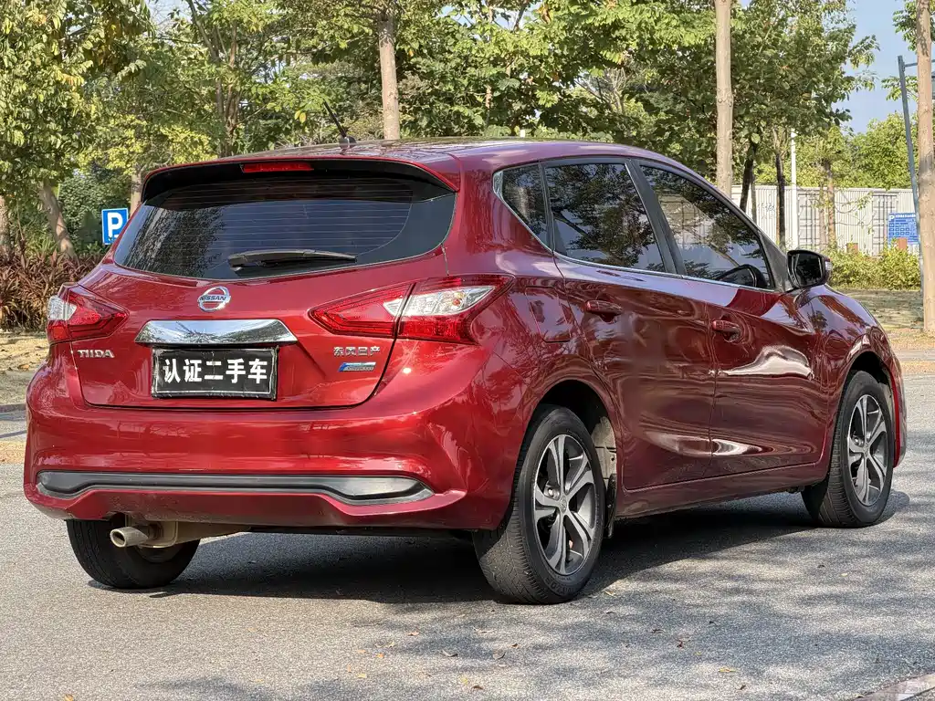 Nissan Tiida — миниатюра 8