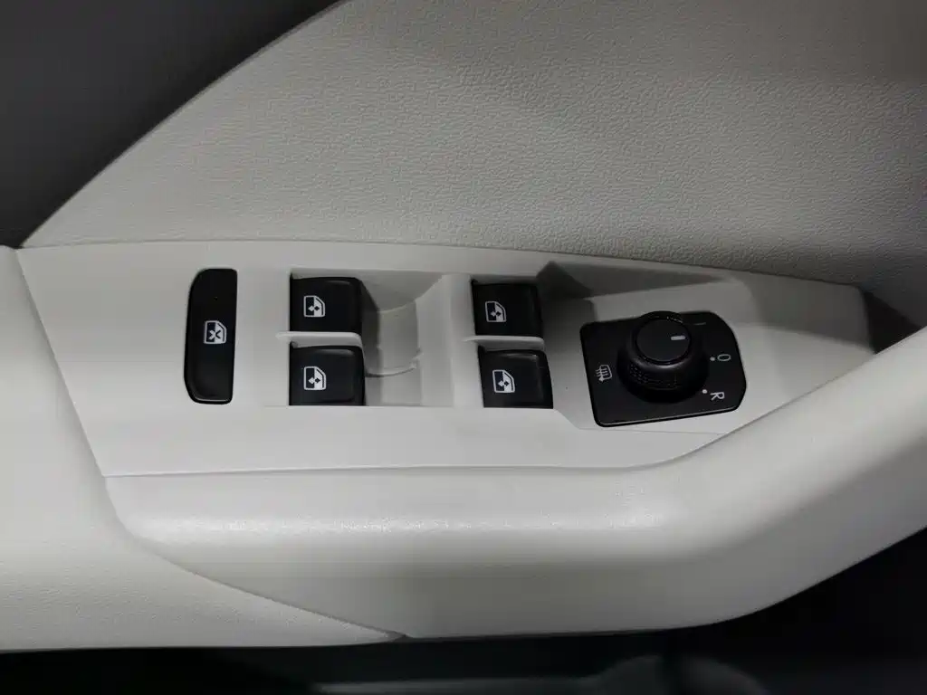Volkswagen T-Cross — миниатюра 9