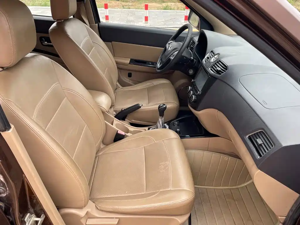 Wuling Hongguang — миниатюра 5