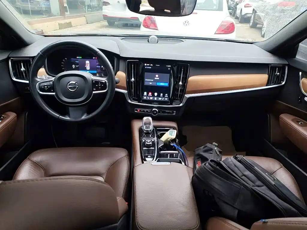 Volvo S90 PHEV — миниатюра 10