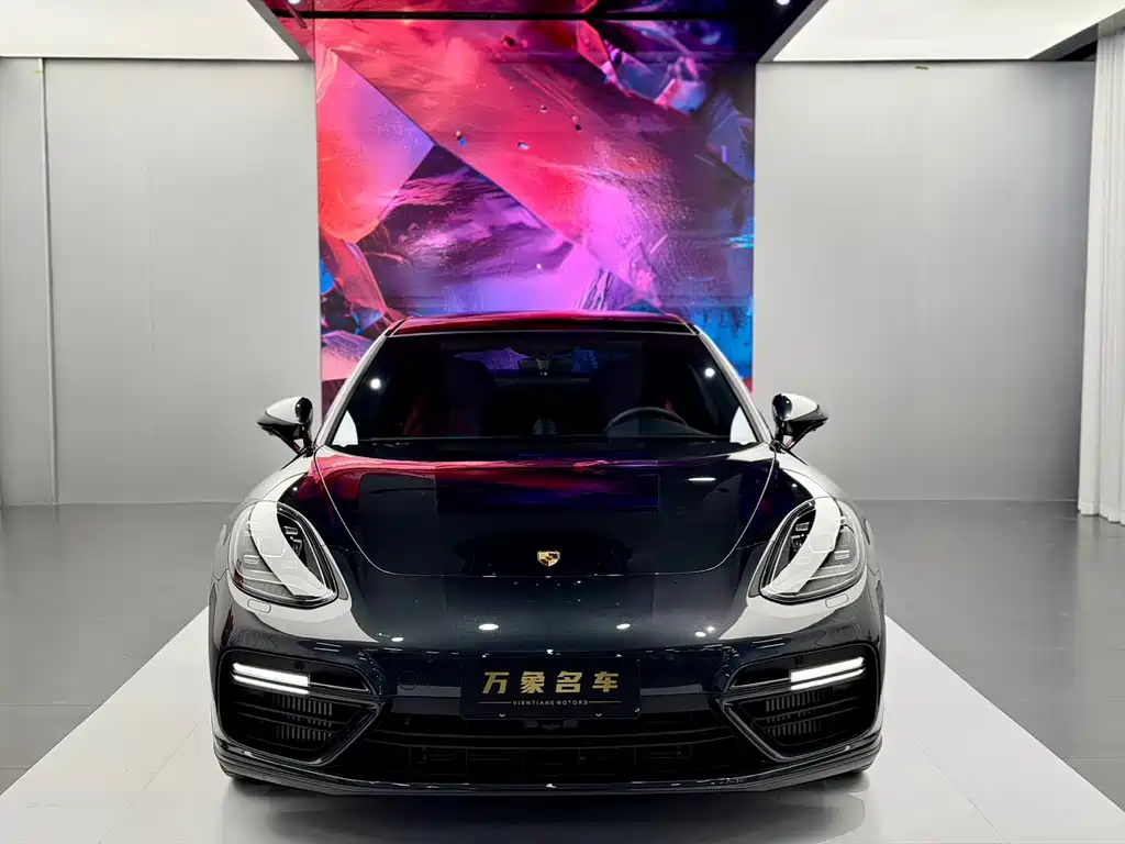 PORSCHE PANAMERA