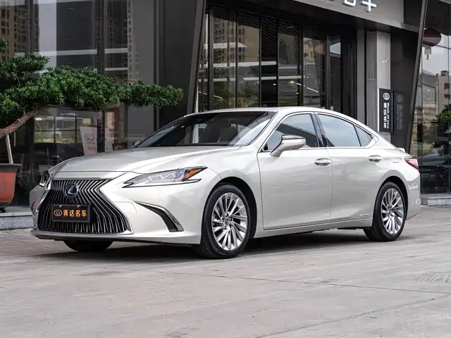 LEXUS ES 2020
