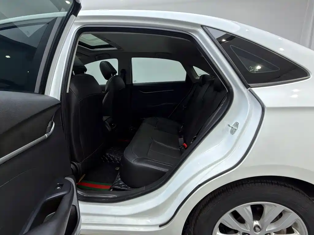 Buick Excelle — миниатюра 10