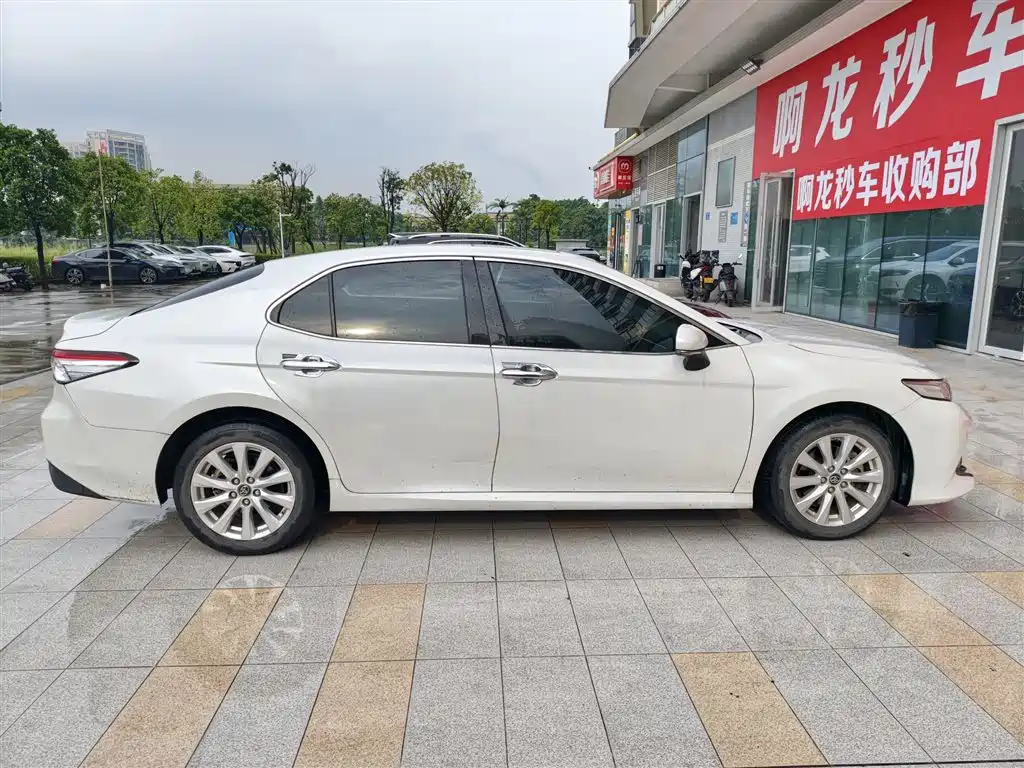 Toyota Camry — миниатюра 9