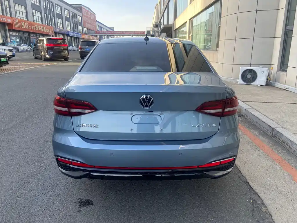 Volkswagen Lavida — миниатюра 5