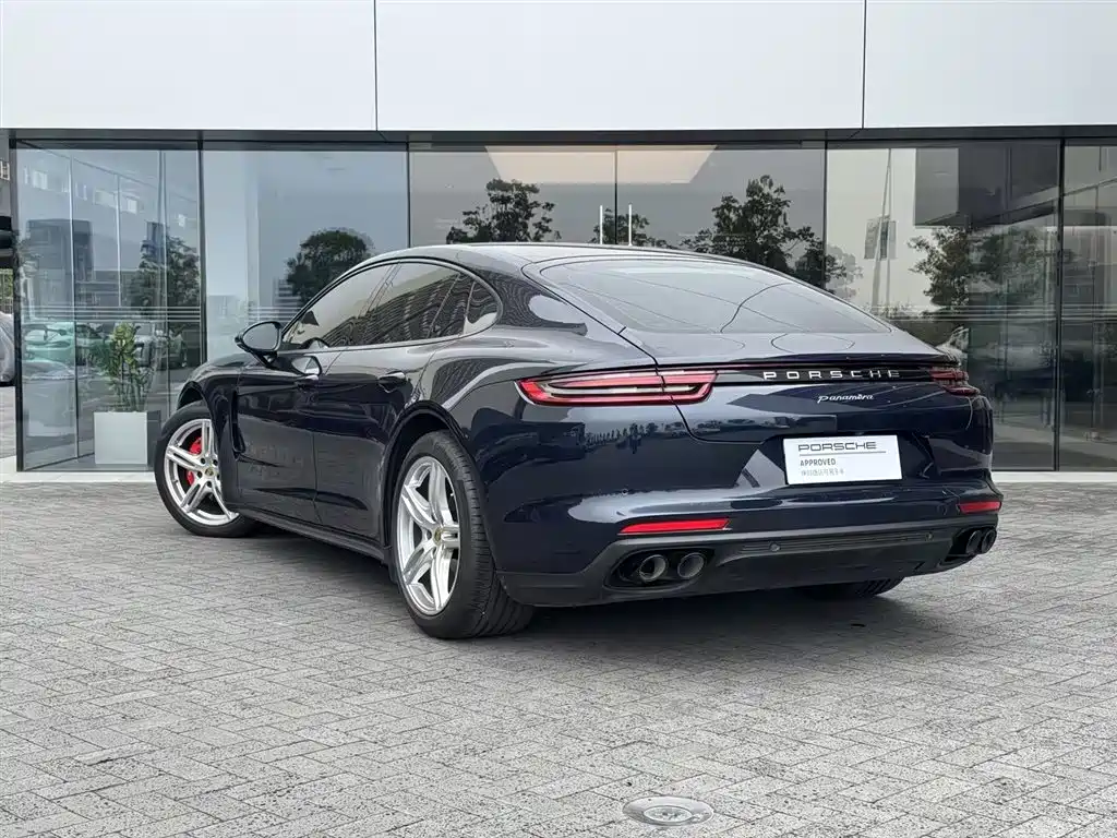 PORSCHE PANAMERA